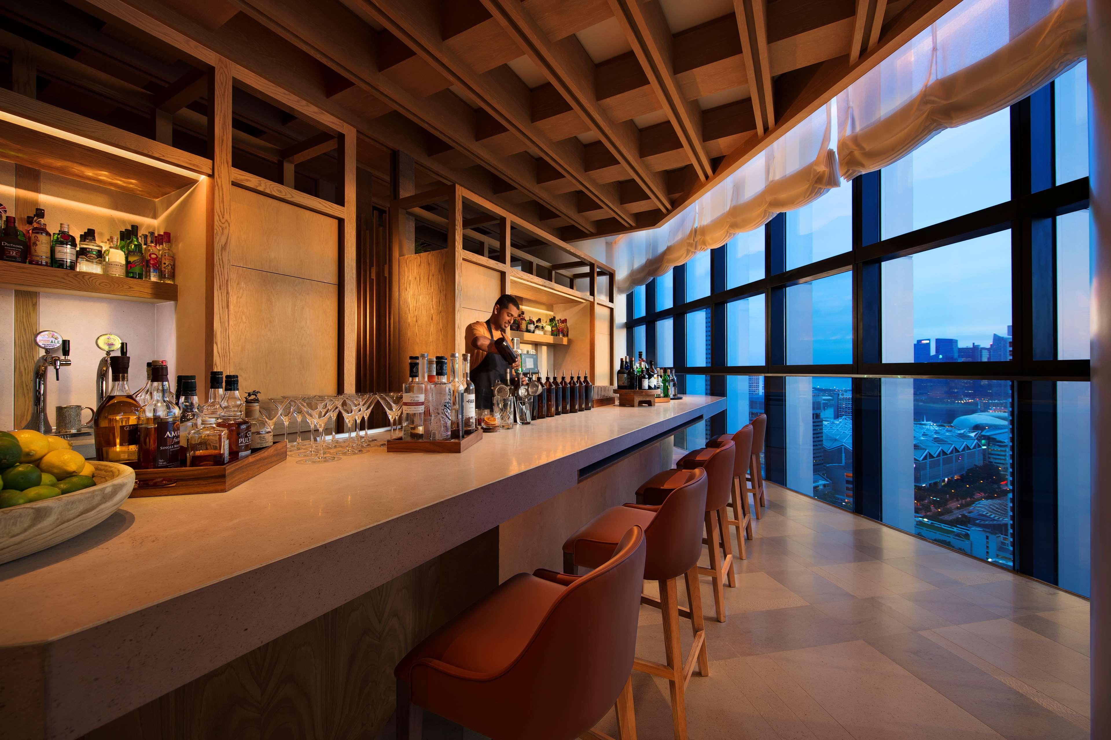 Andaz Singapore, By Hyatt Exterior foto The bar at the 360° Sky Lounge